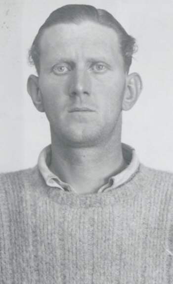 Knut Hansteen Pettersen (Portrettfoto fra fangekort)