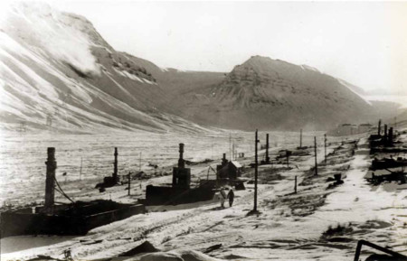 Longyearbyen etter bombingen, 1943