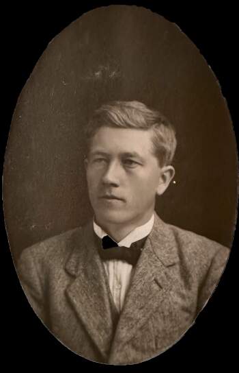 Olav H. Berge (portrettfoto)